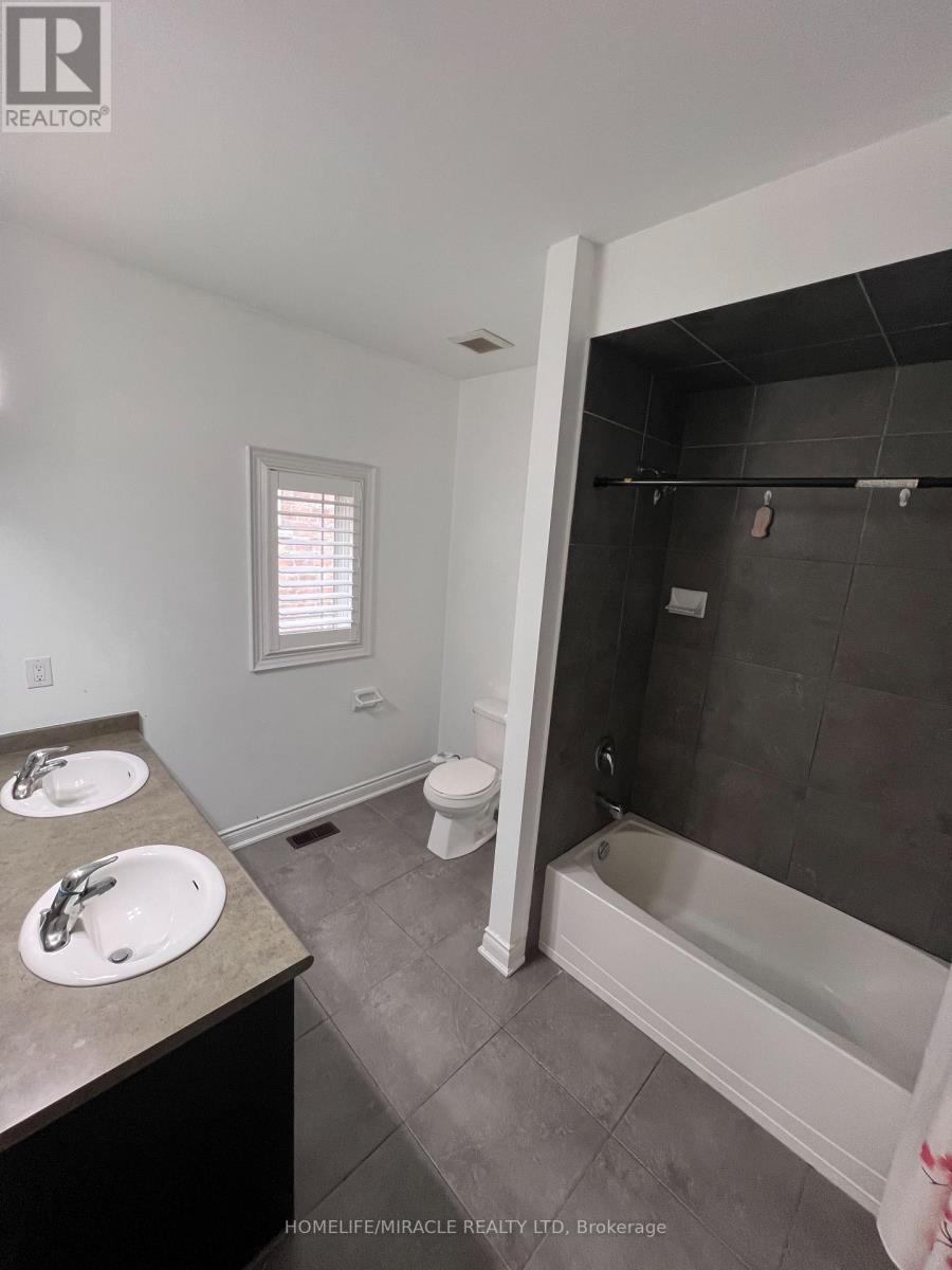 8 ARDA CRESCENT - 22
