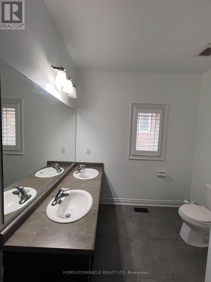 8 ARDA CRESCENT - 23