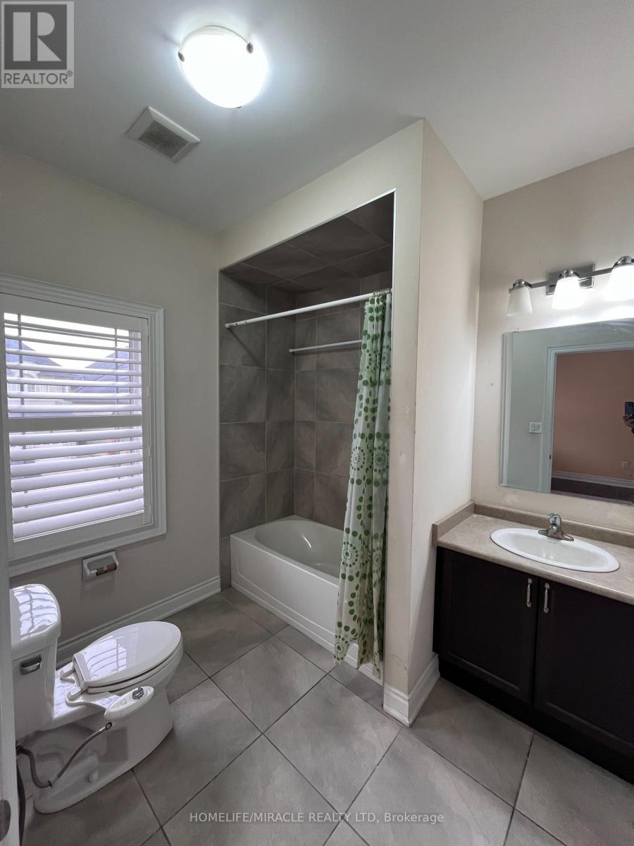 8 ARDA CRESCENT - 27
