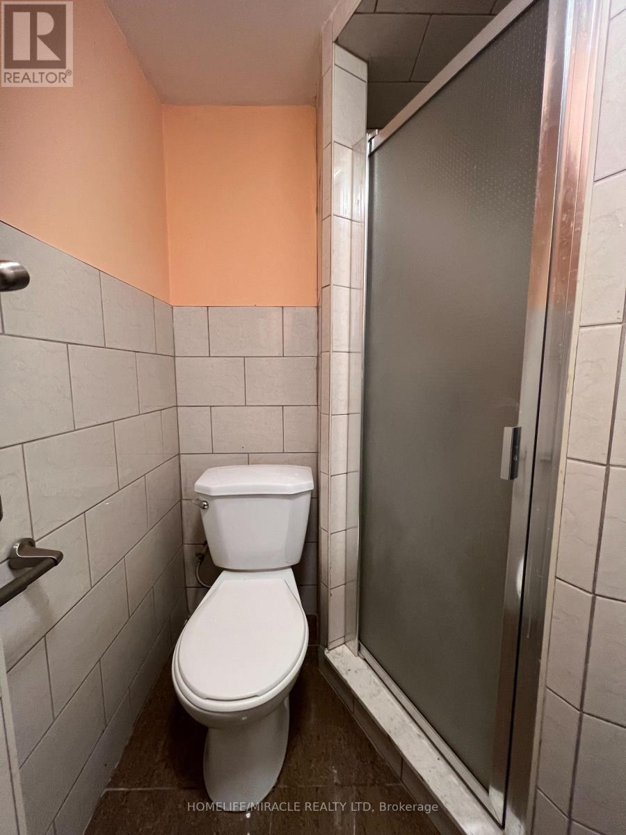 8 ARDA CRESCENT - 37