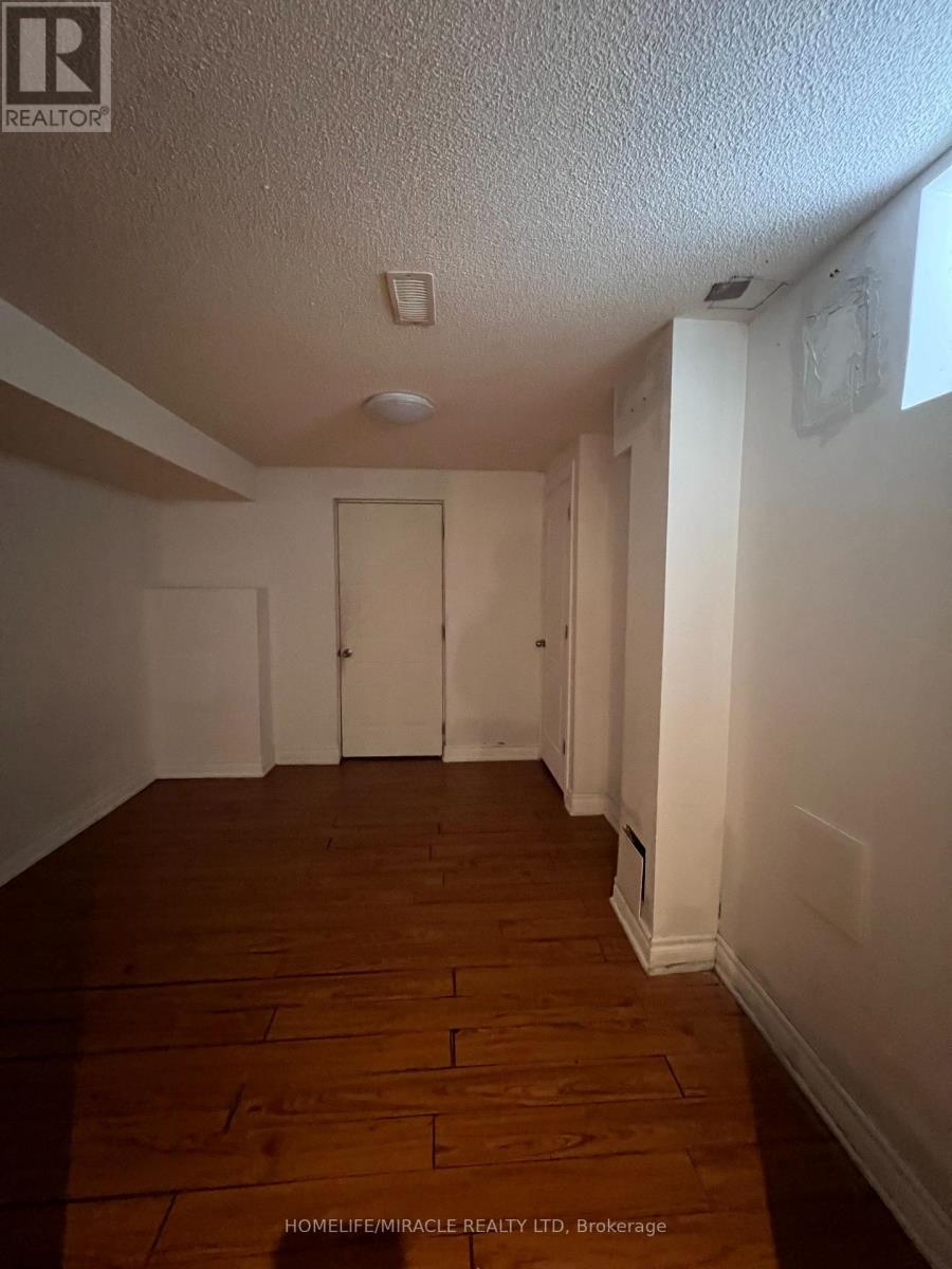 8 ARDA CRESCENT - 38