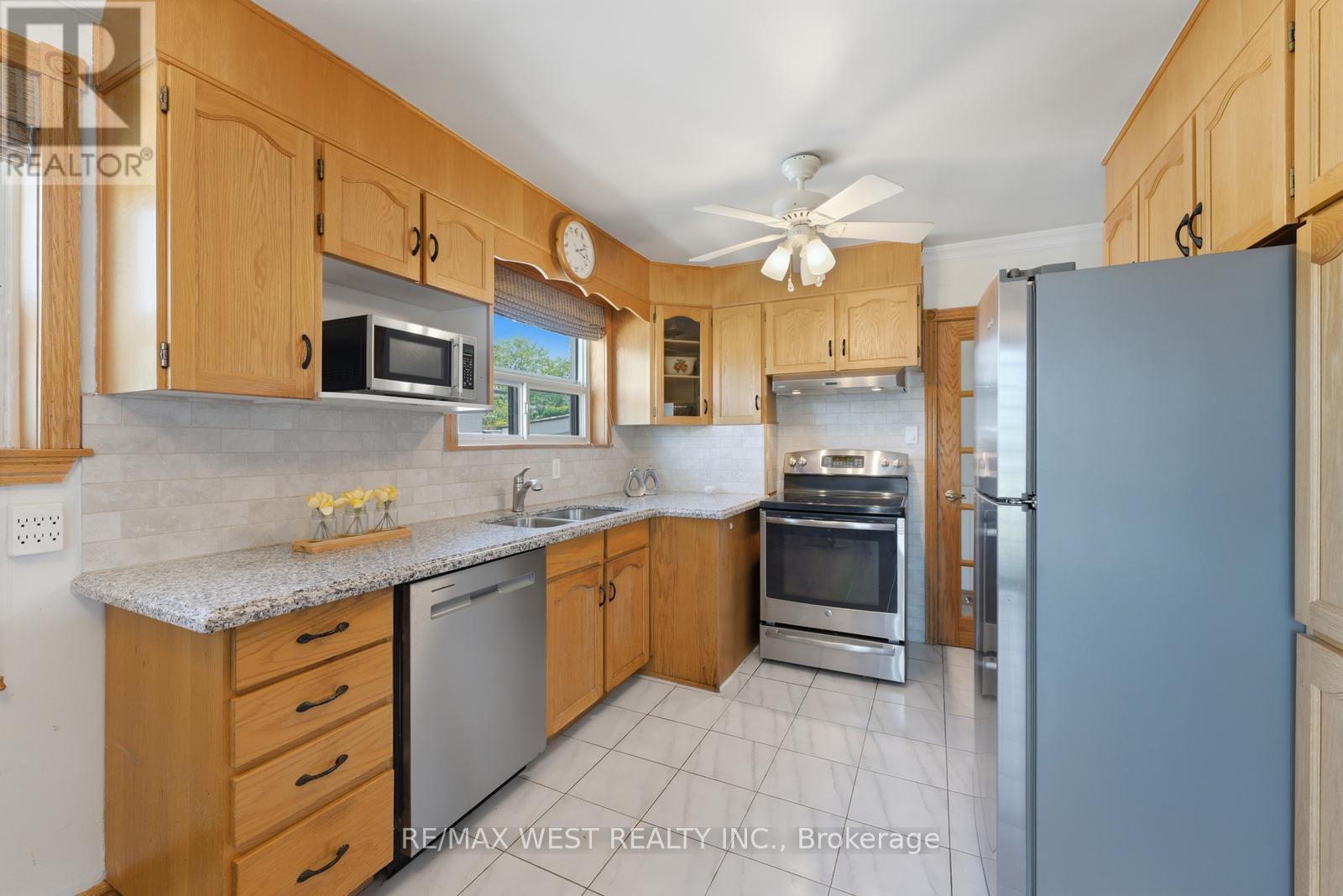 37 BEAUMONDE HEIGHTS DRIVE - 8