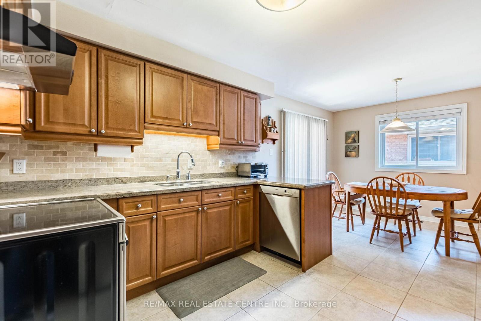 202 WHITCHURCH MEWS - 14