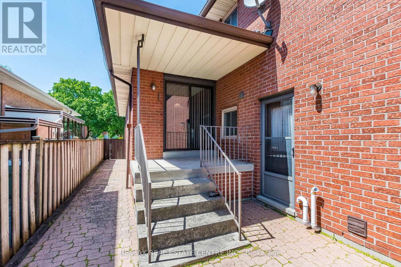 202 WHITCHURCH MEWS - 4