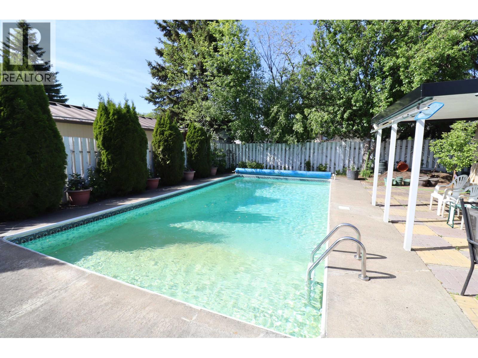 132 MCKENZIE AVENUE — $479,900