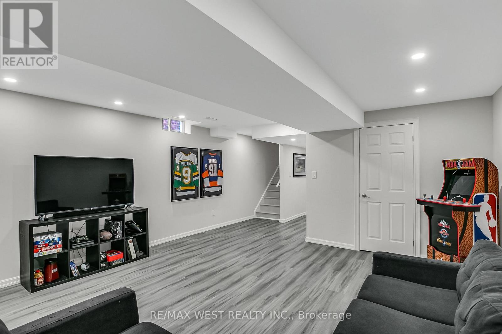 21 SIBELLA WAY - 31