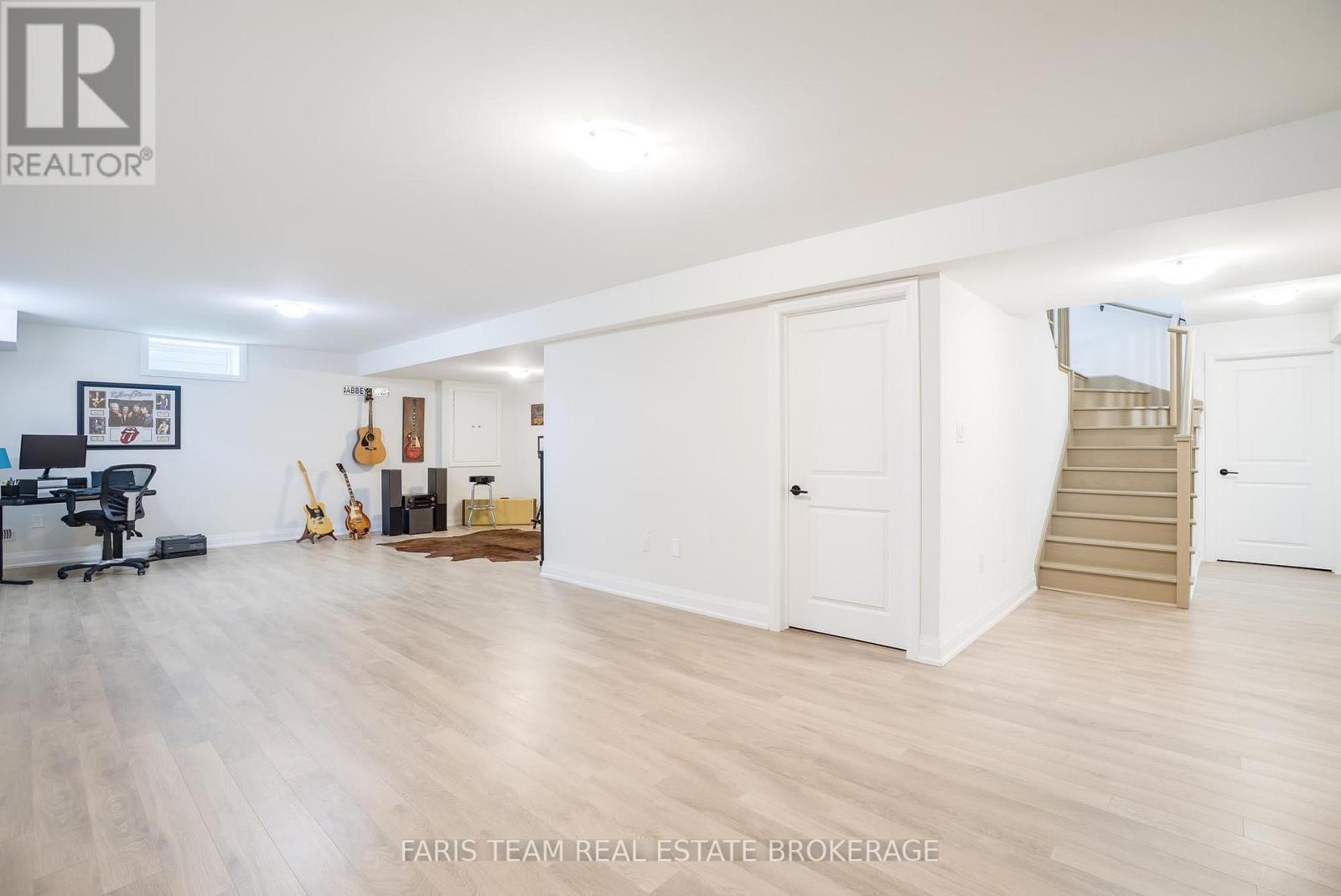 107 STILLWATER CRESCENT - 27