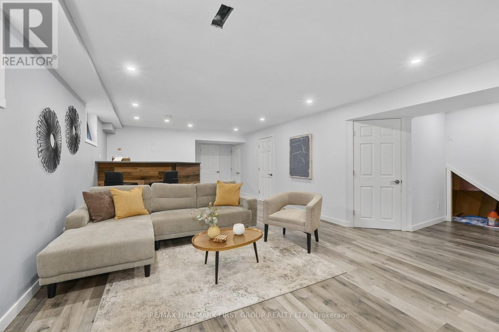 872 JOHN FAIRHURST BOULEVARD - 32