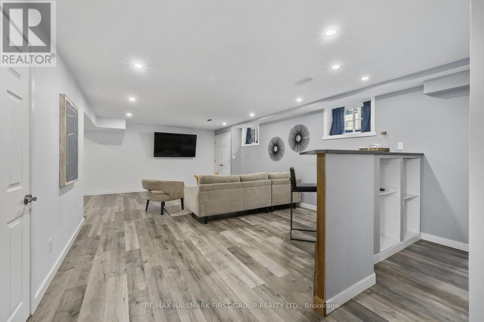 872 JOHN FAIRHURST BOULEVARD - 34