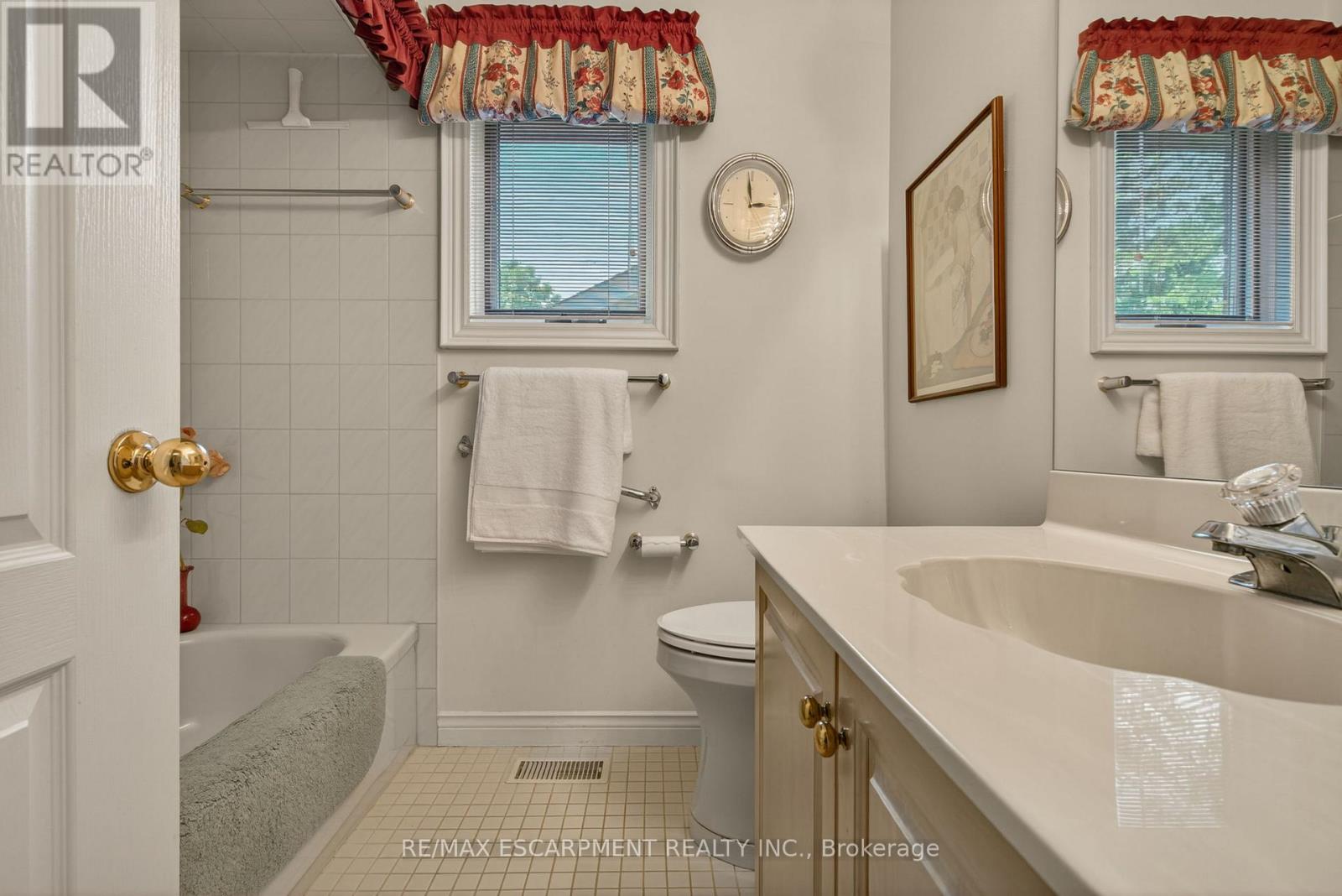 21 FERN AVENUE - 27