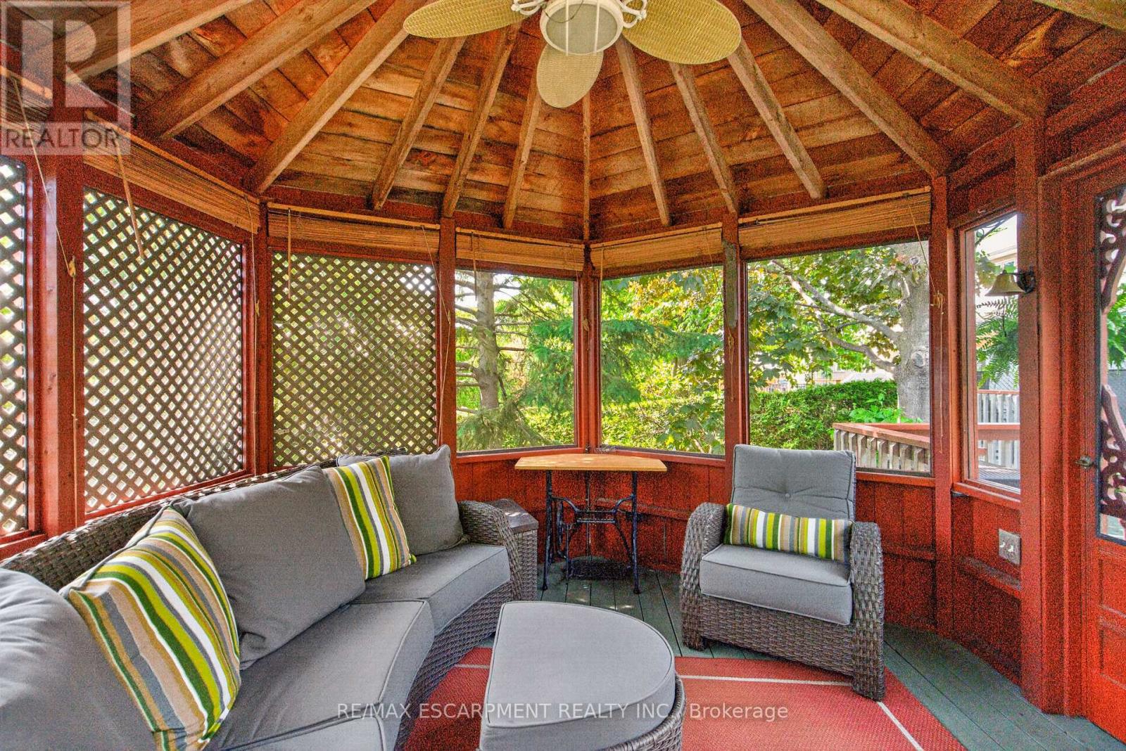 21 FERN AVENUE - 33