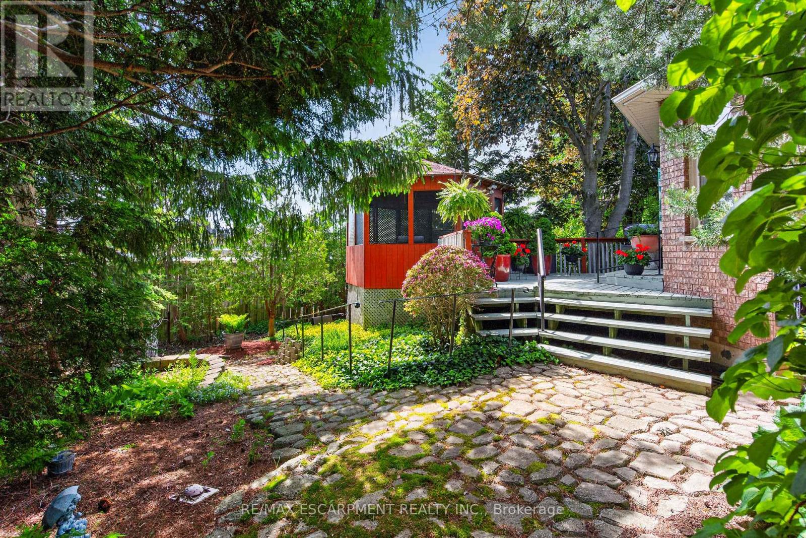 21 FERN AVENUE - 35