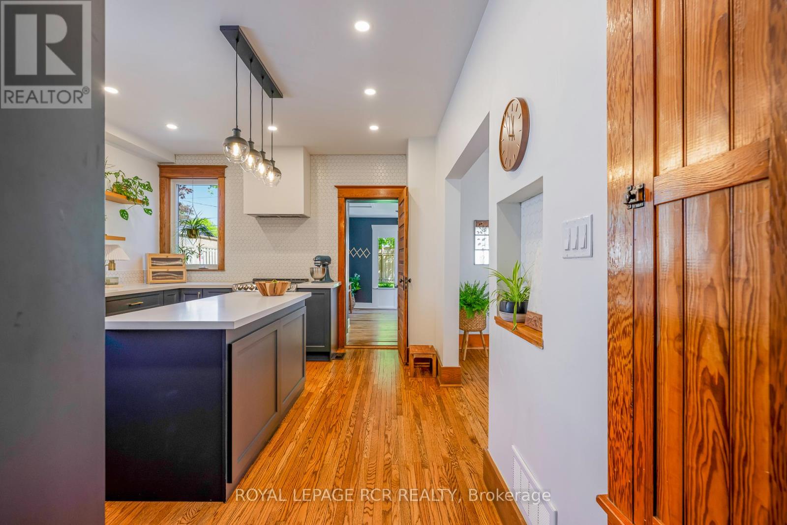 146 MAIN STREET W - 27