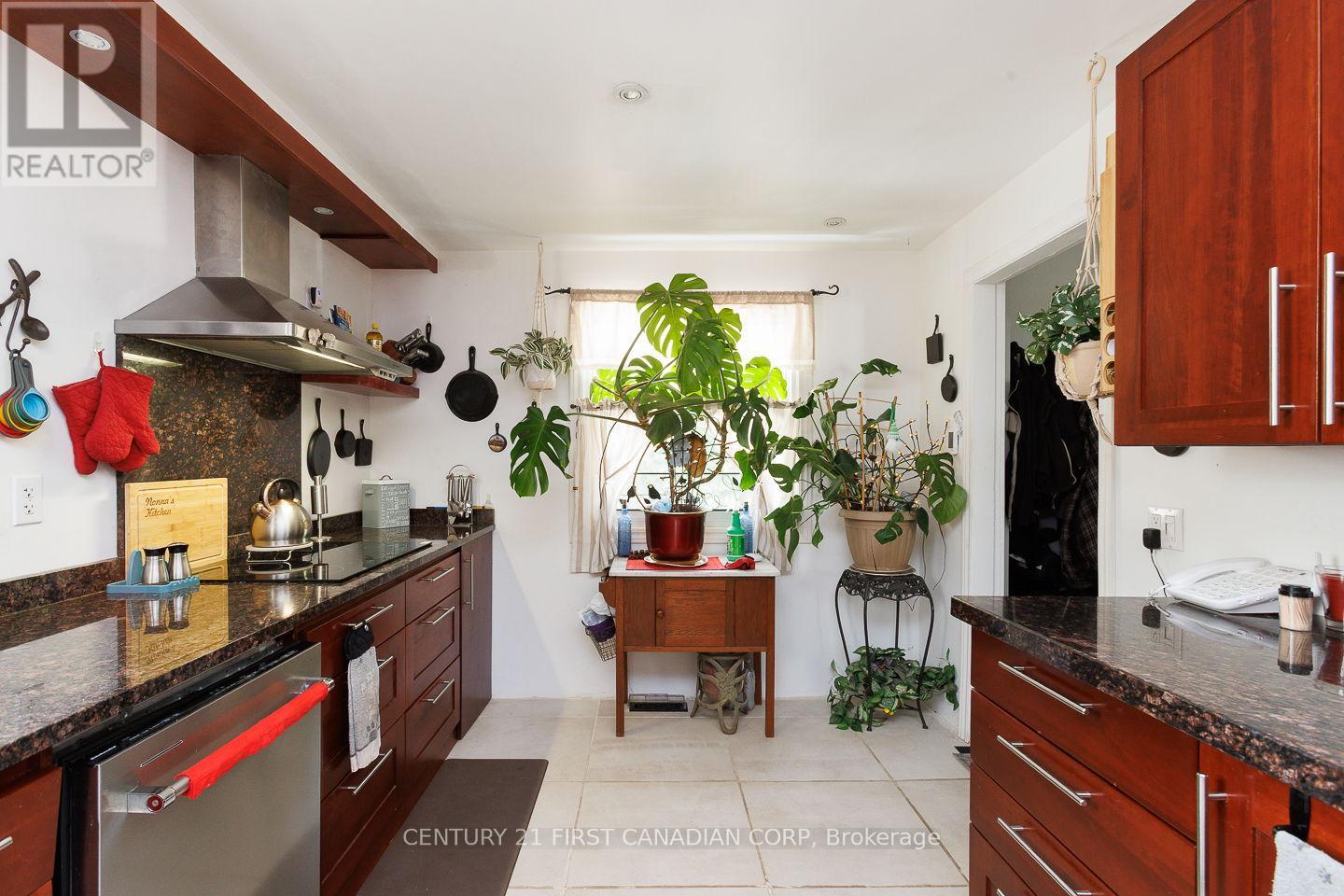 61 ALMA STREET - 10