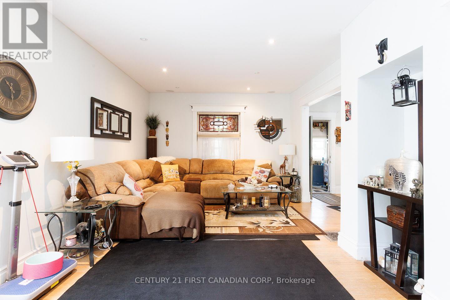 61 ALMA STREET - 17