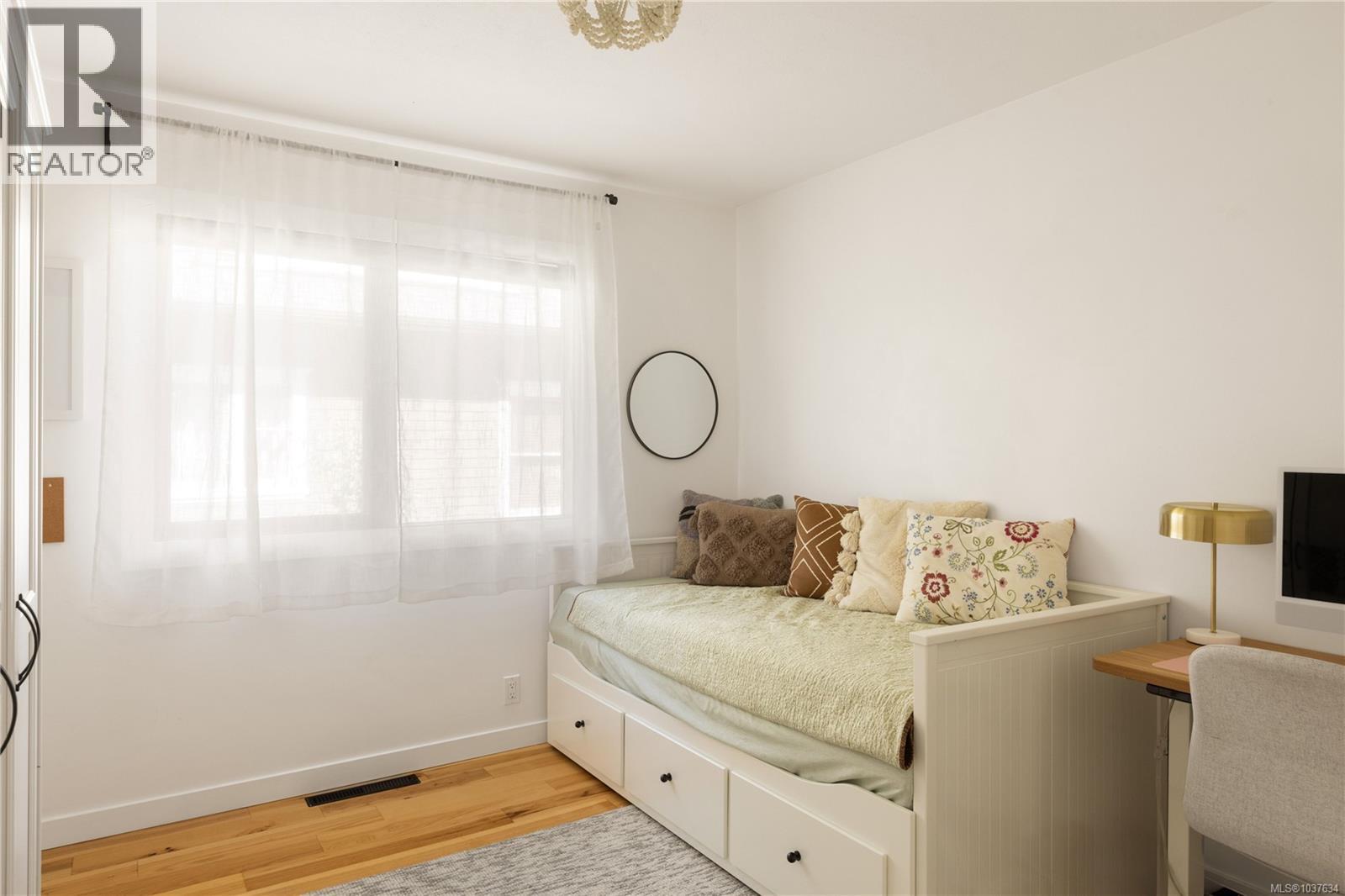 2887 Colquitz Ave - 12