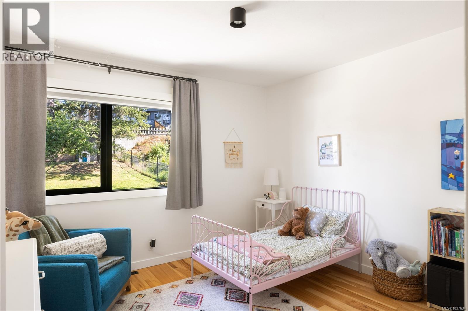 2887 Colquitz Ave - 13