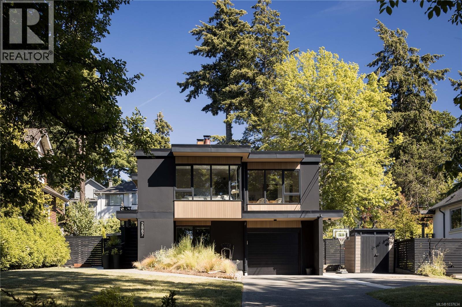 2887 Colquitz Ave - 34
