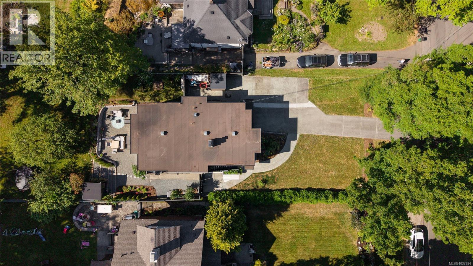 2887 Colquitz Ave - 39
