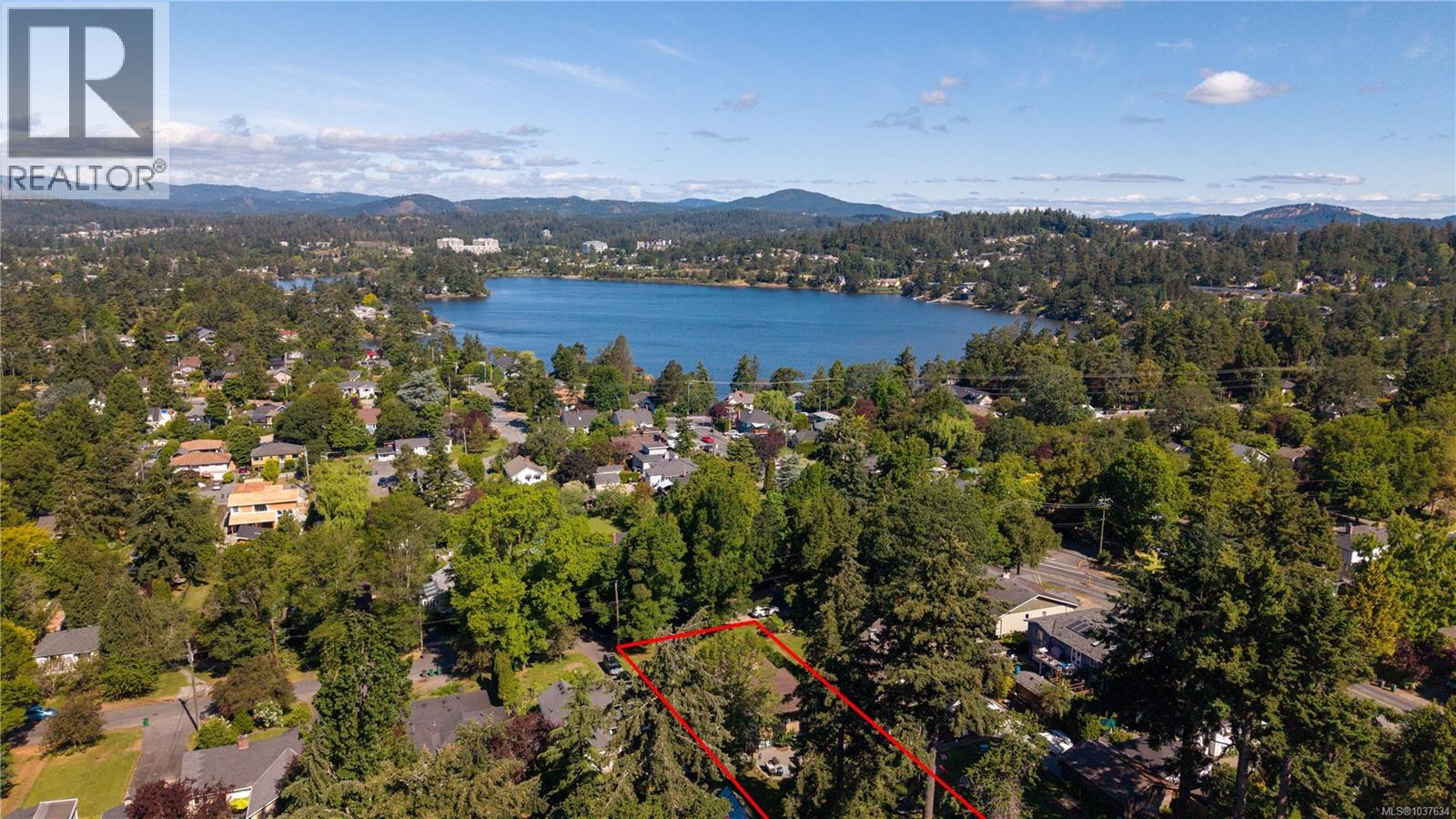 2887 Colquitz Ave - 42