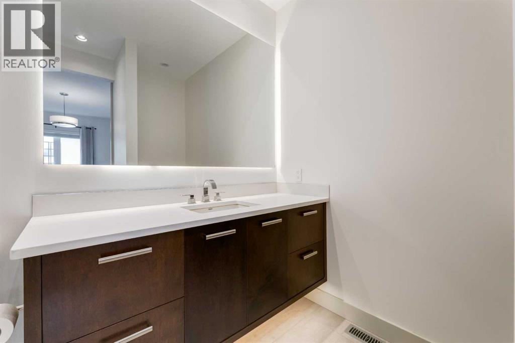 #1 1523 28 Avenue SW - 24