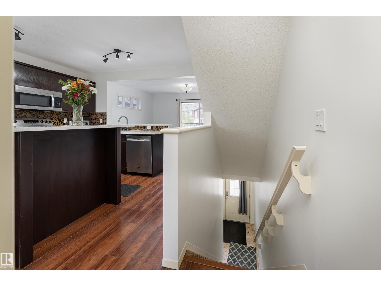 #29 3751 12 ST NW - 10