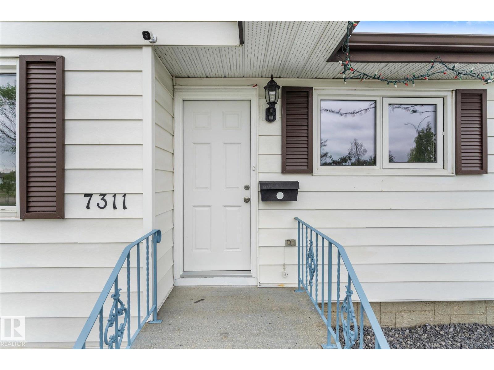 7311 137 AV NW - 10
