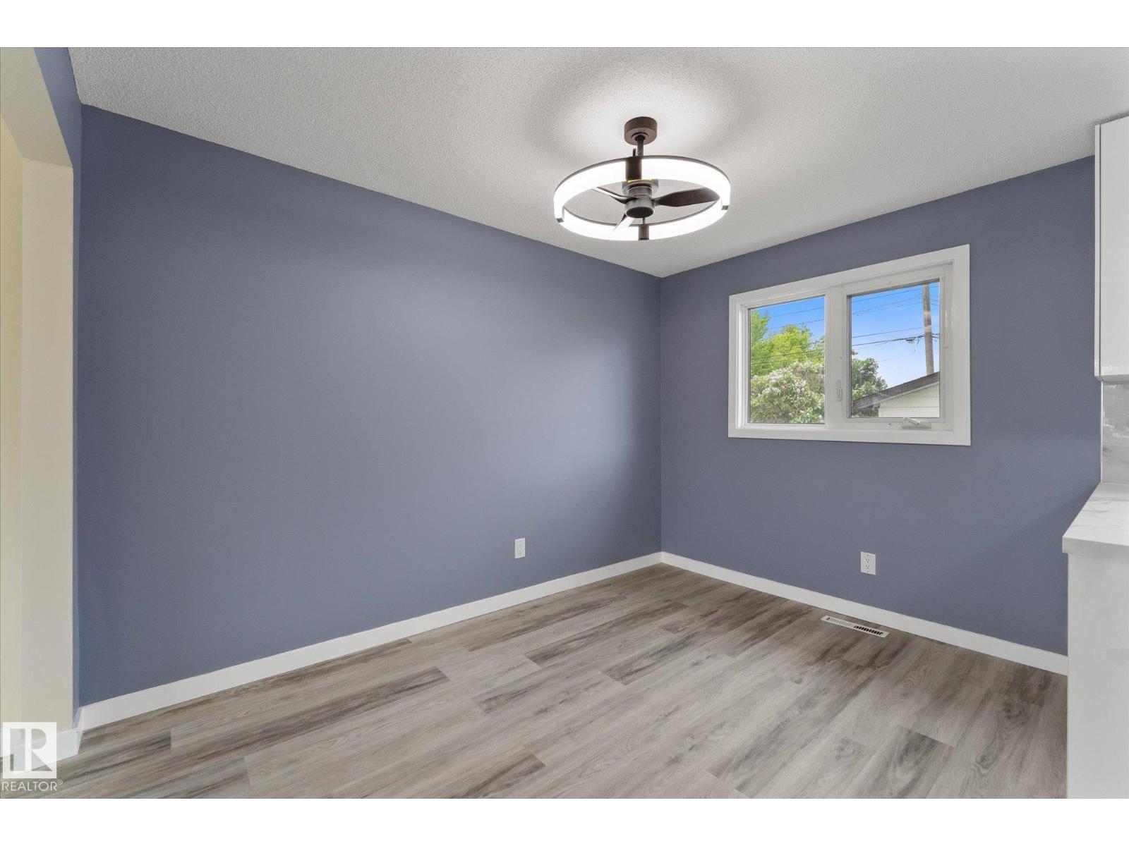 7311 137 AV NW - 15