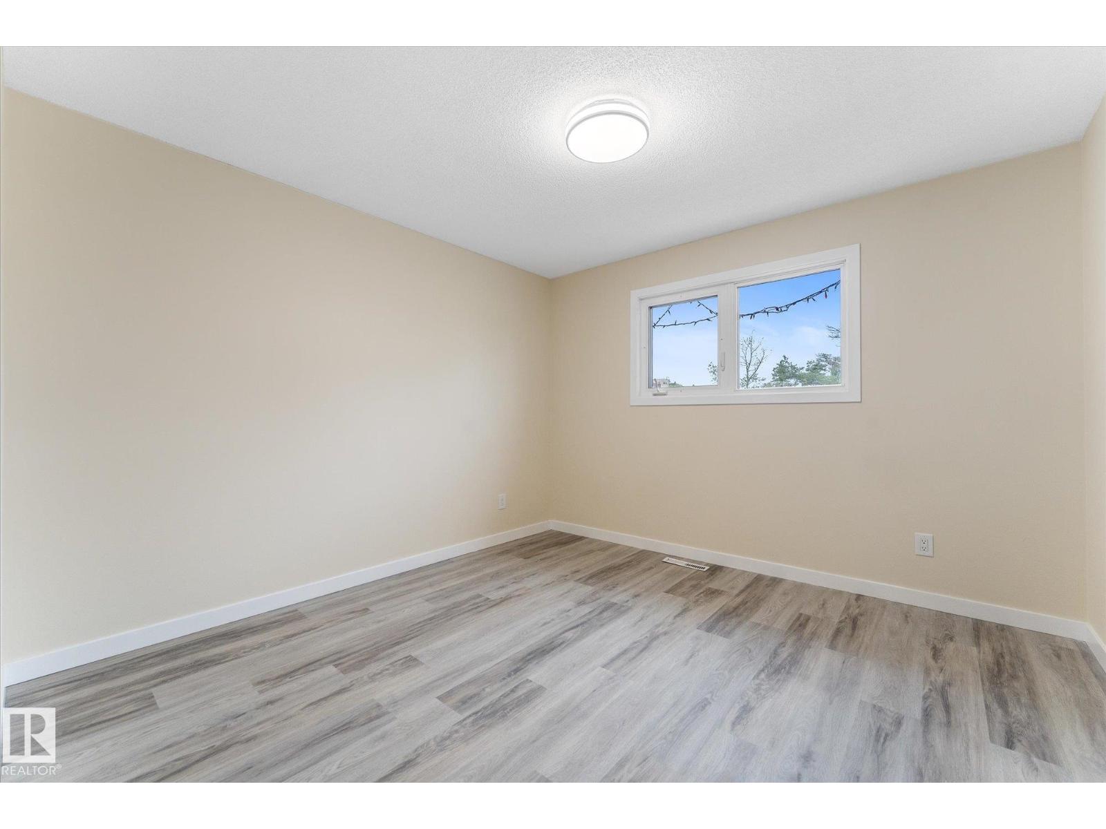 7311 137 AV NW - 20