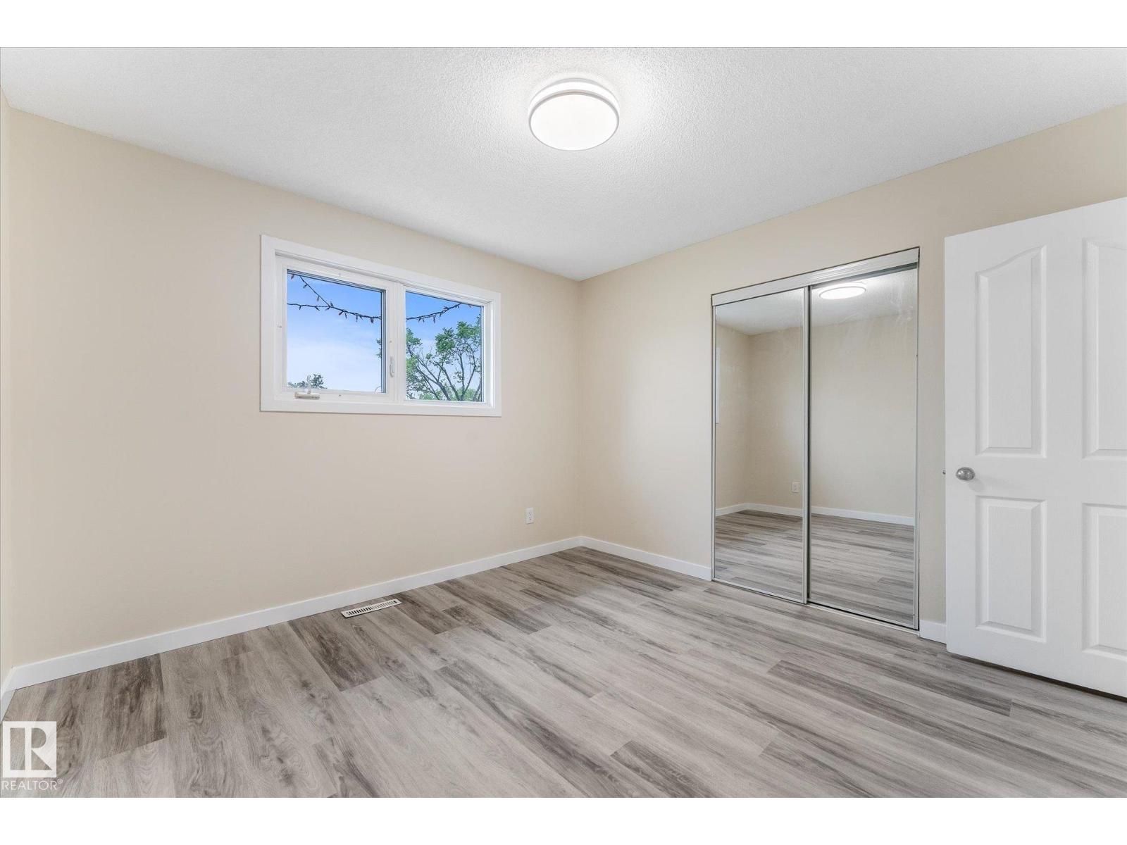7311 137 AV NW - 21