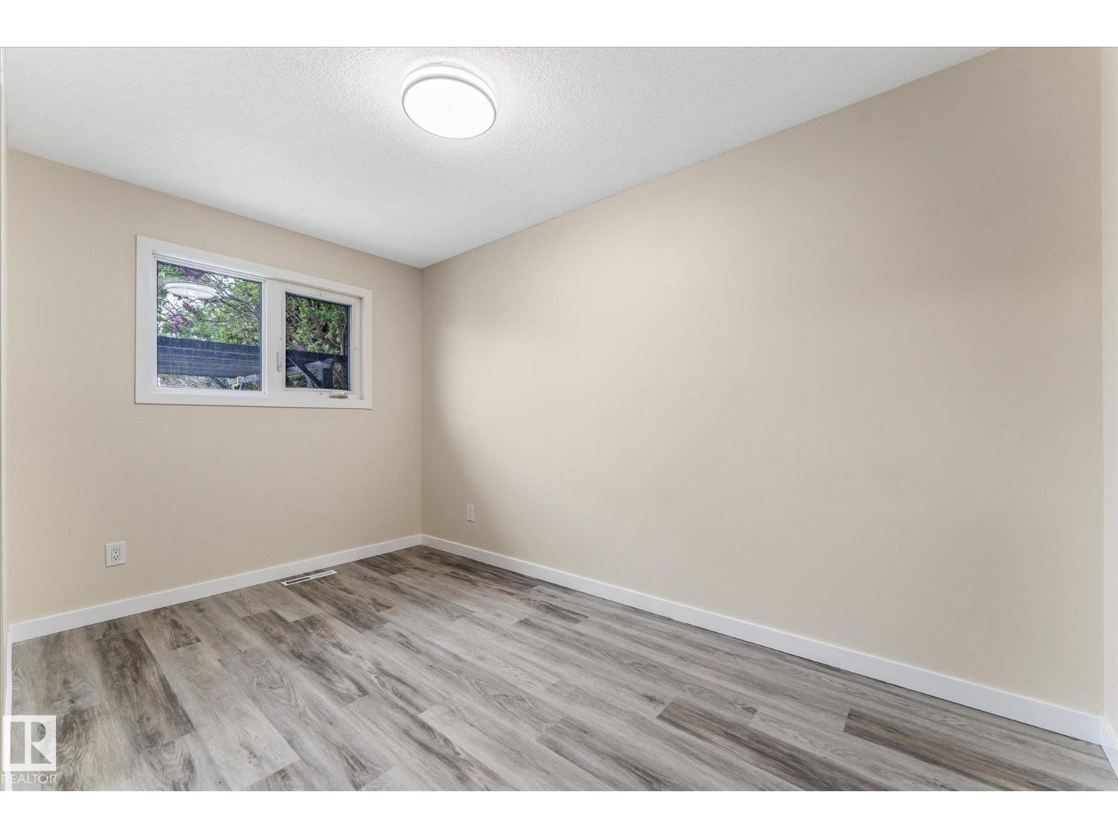 7311 137 AV NW - 23