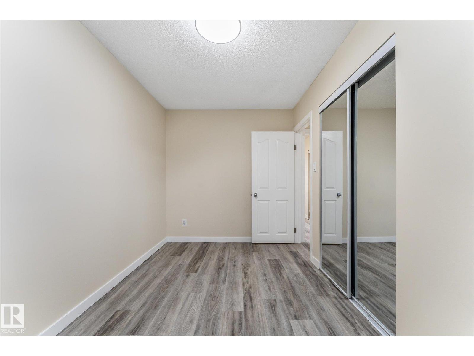 7311 137 AV NW - 24