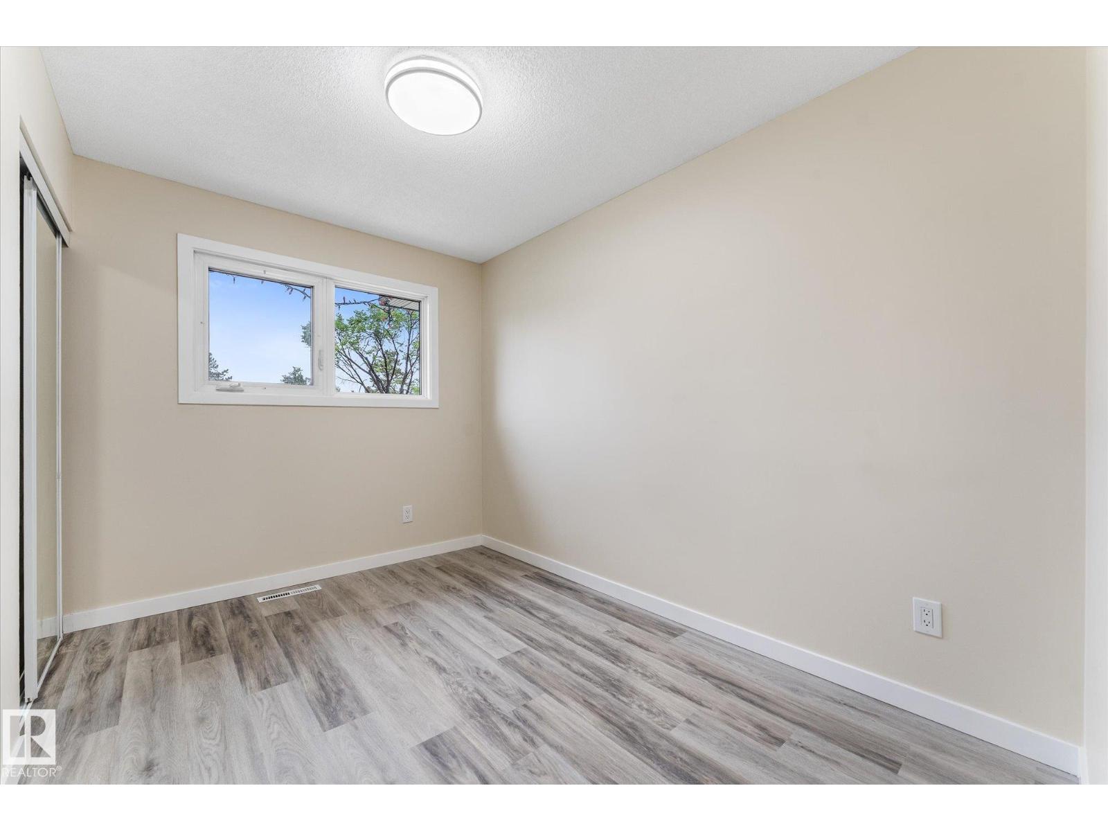 7311 137 AV NW - 25