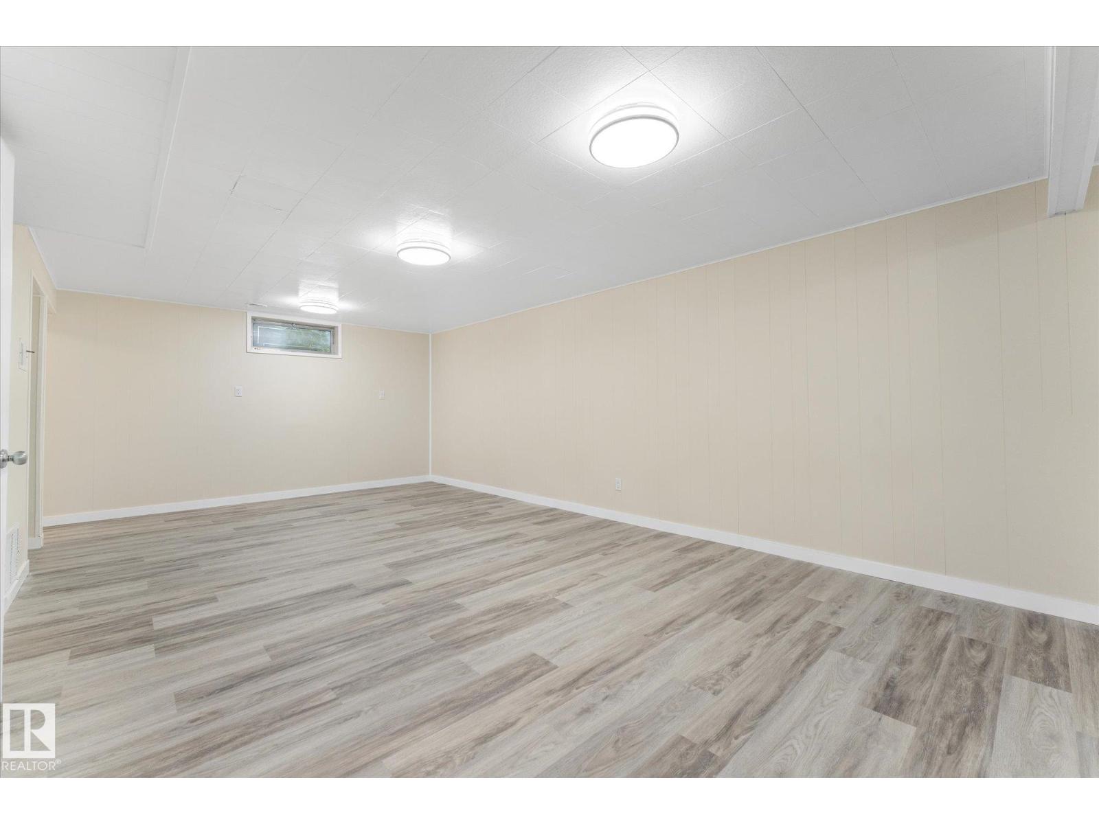 7311 137 AV NW - 29