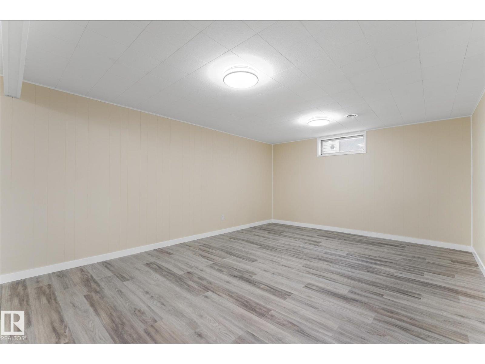 7311 137 AV NW - 32