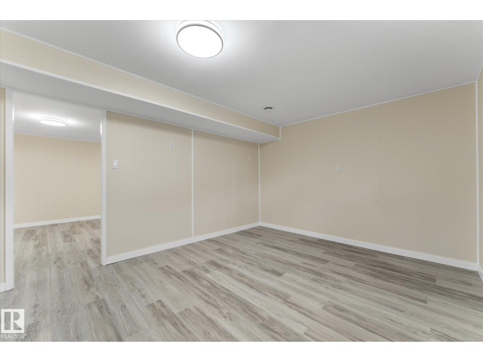 7311 137 AV NW - 35