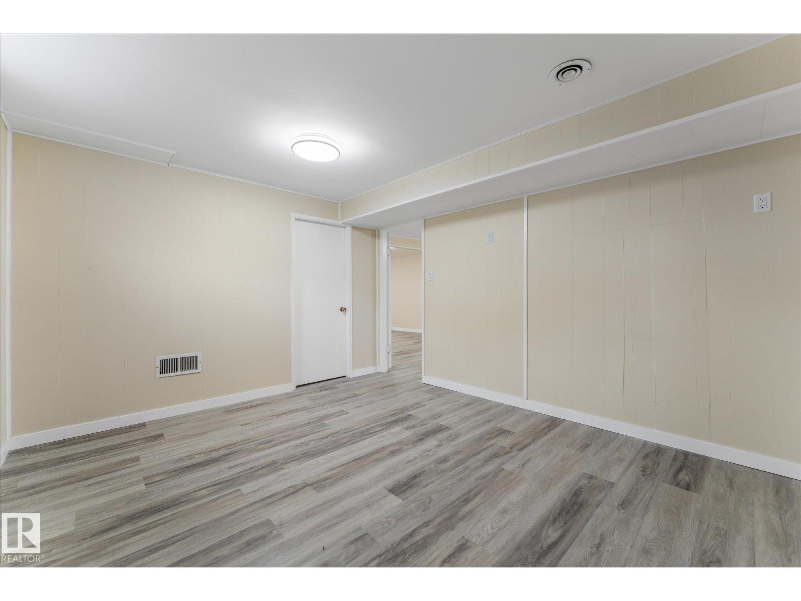 7311 137 AV NW - 36