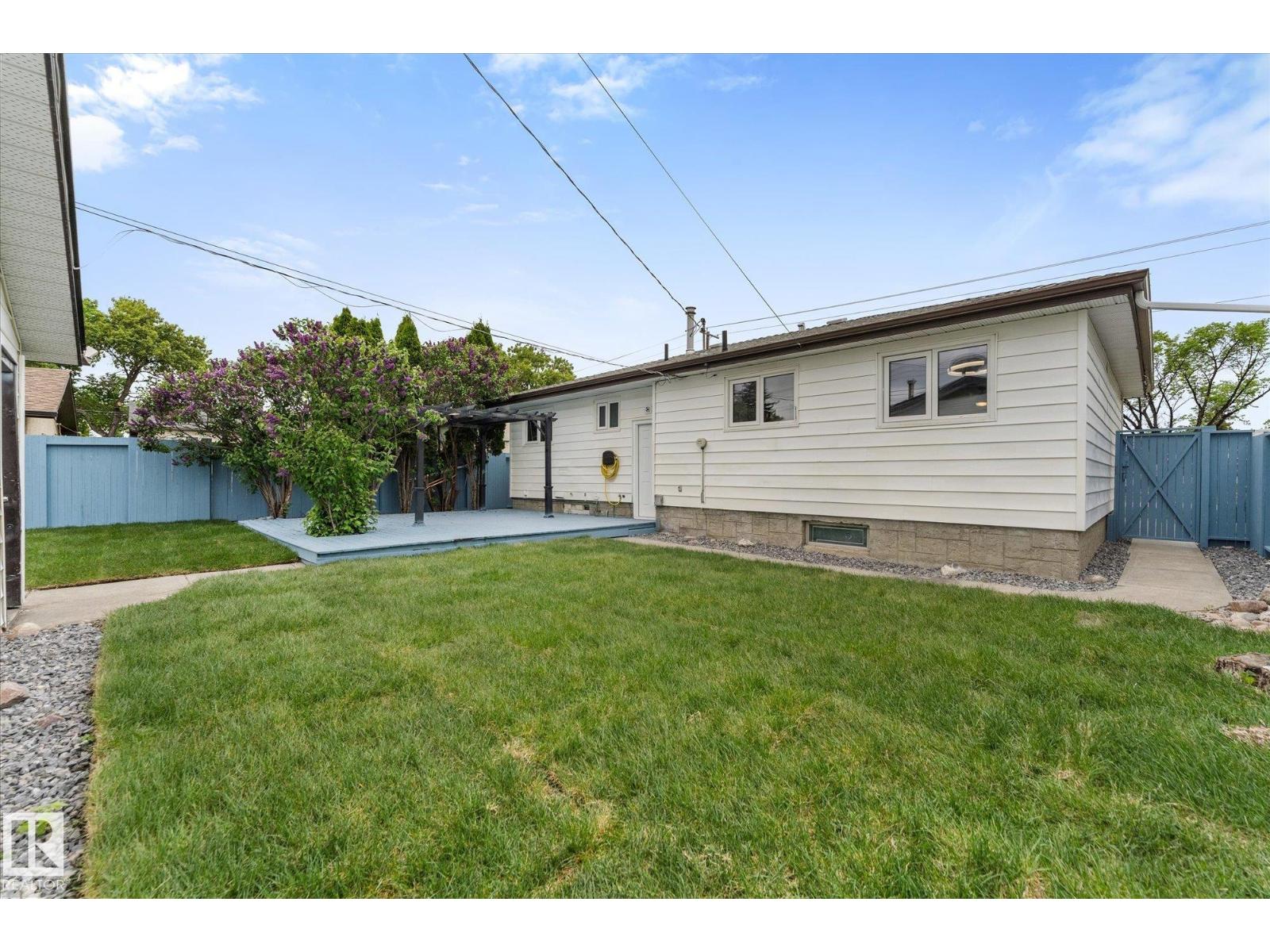 7311 137 AV NW - 47