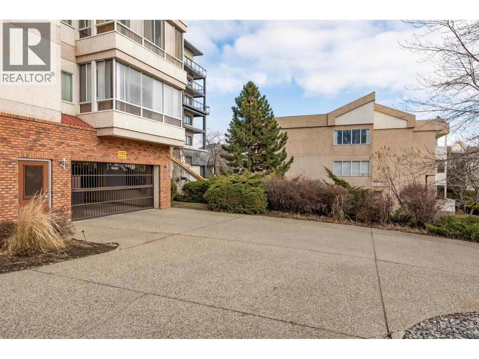 #203 1534 Lawrence Avenue - 16