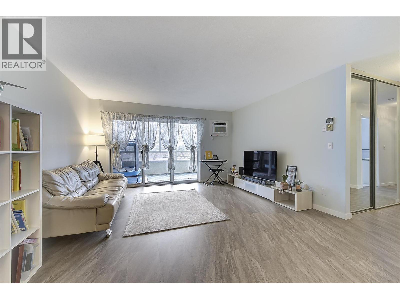 #203 1534 Lawrence Avenue - 5