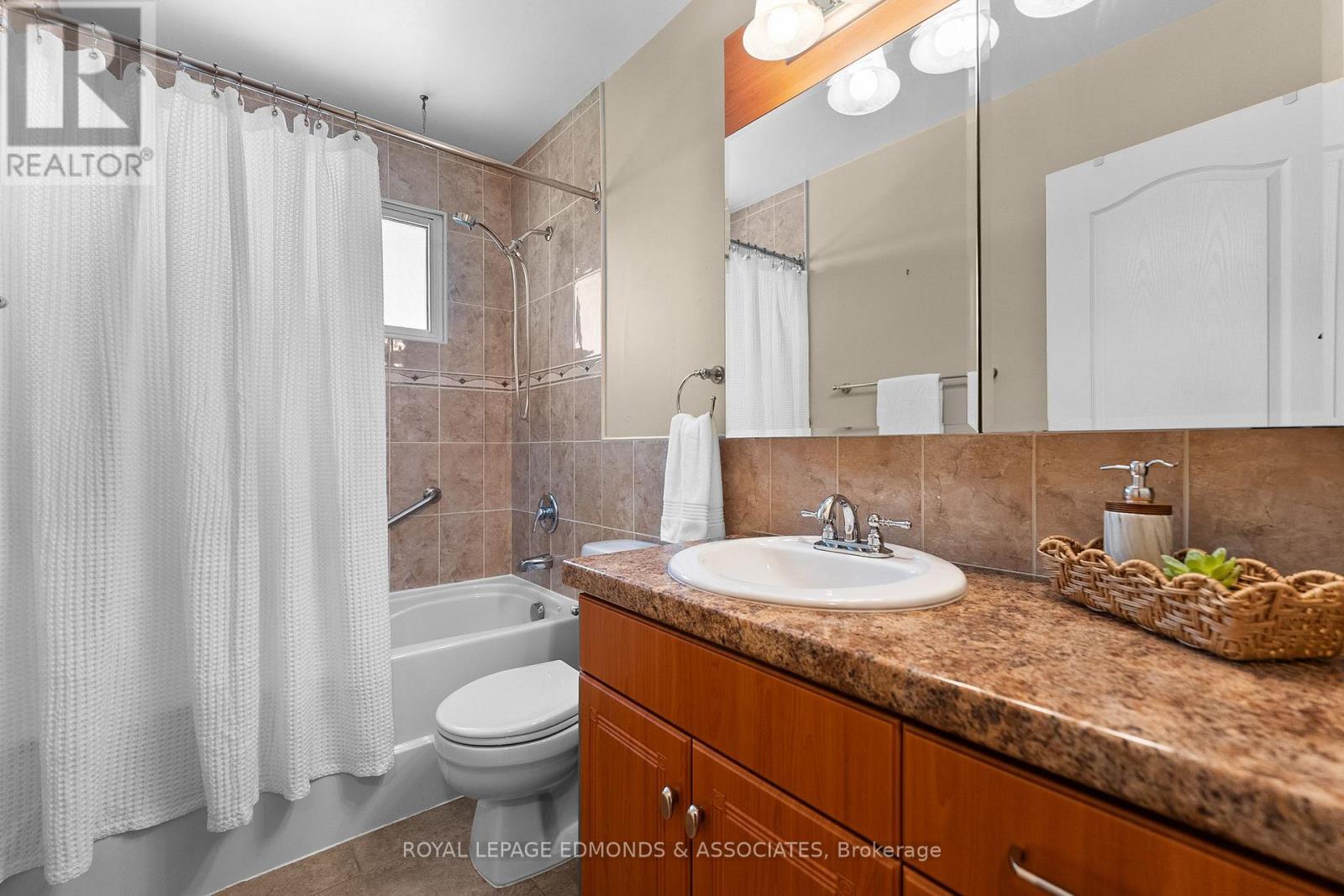 397 CHAMBERLAIN STREET - 25