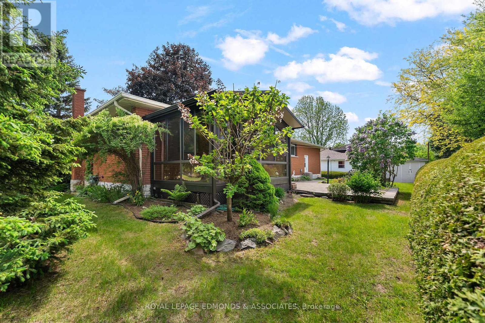 397 CHAMBERLAIN STREET - 44