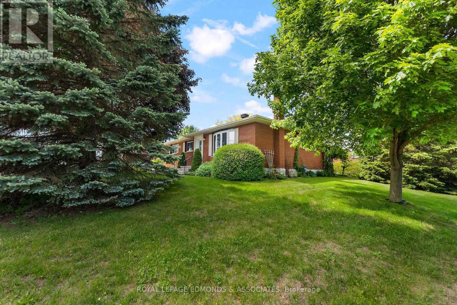 397 CHAMBERLAIN STREET - 48