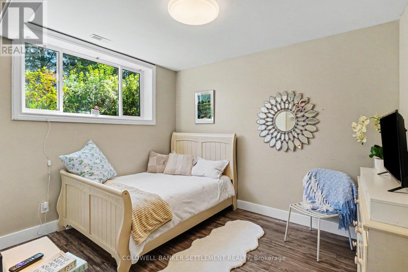 12 CORNELL CRESCENT - 24