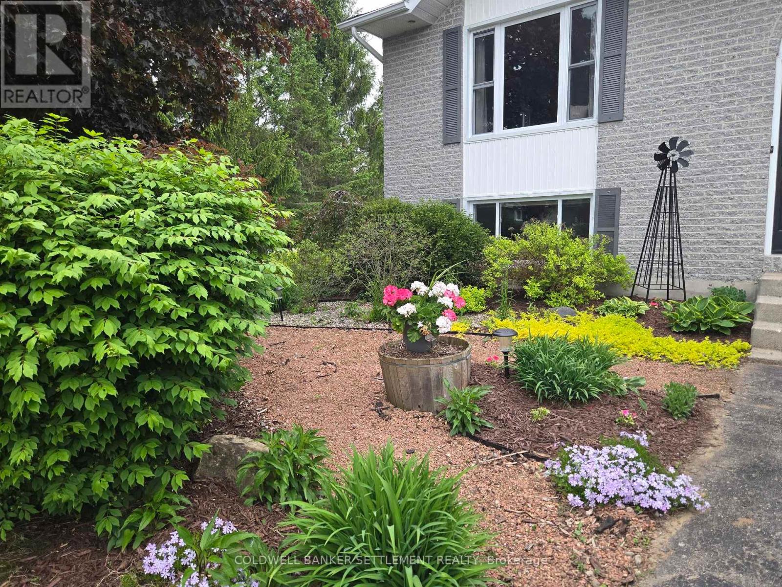 12 CORNELL CRESCENT - 28