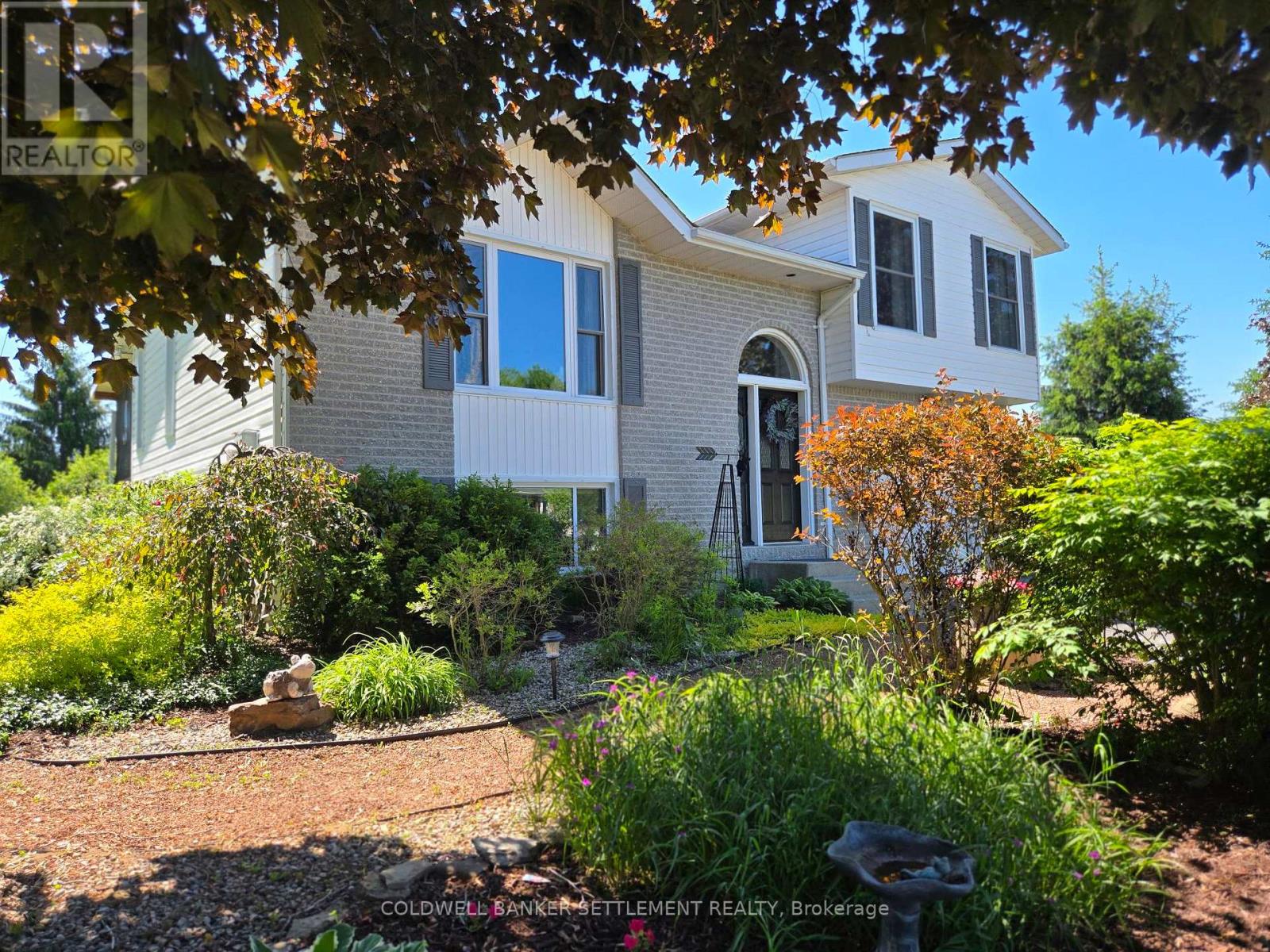 12 CORNELL CRESCENT - 36