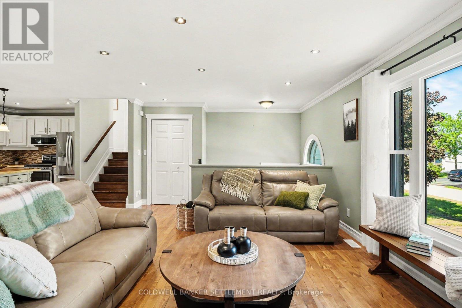 12 CORNELL CRESCENT - 38
