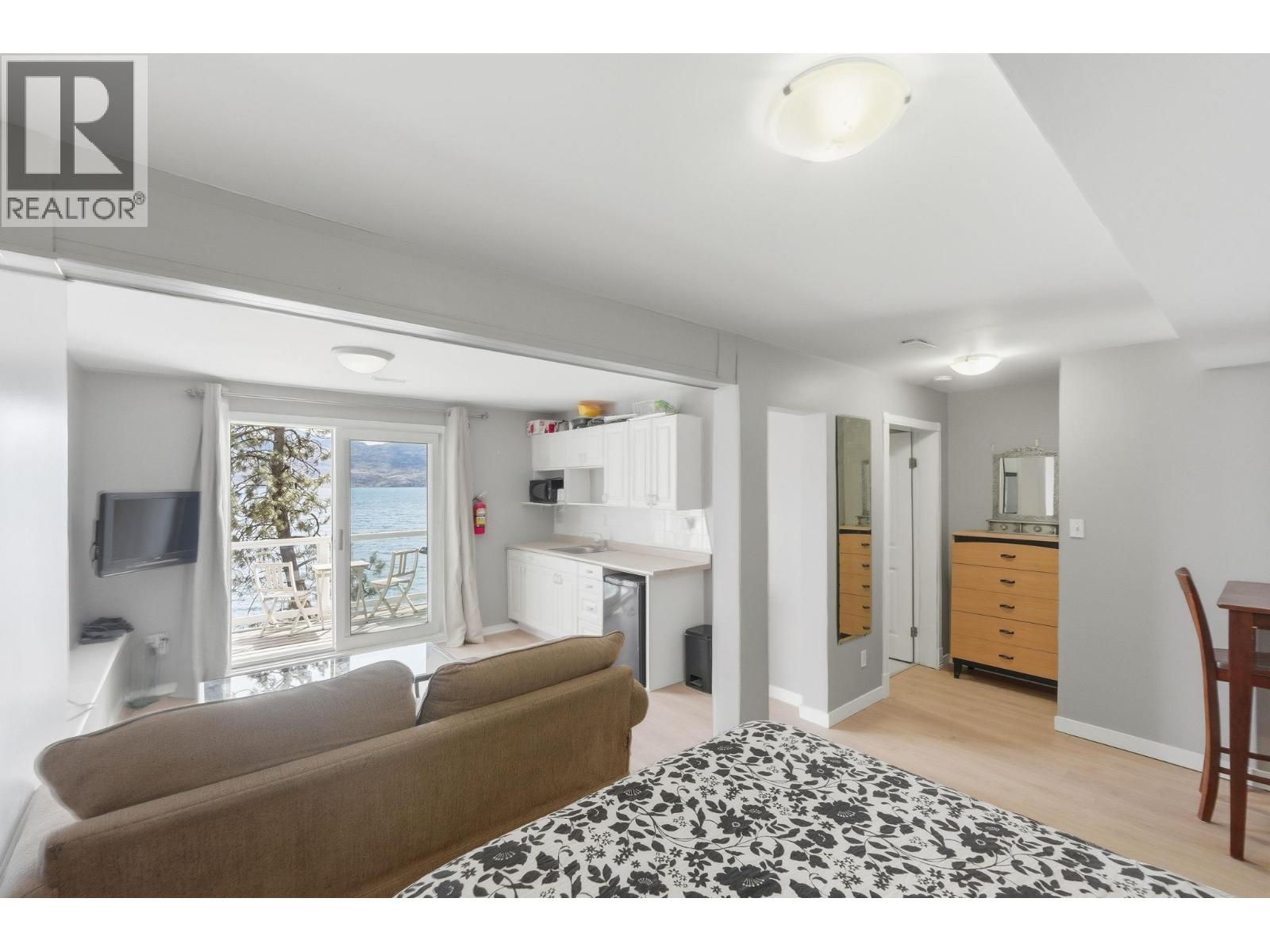 6251 Renfrew Road - 31
