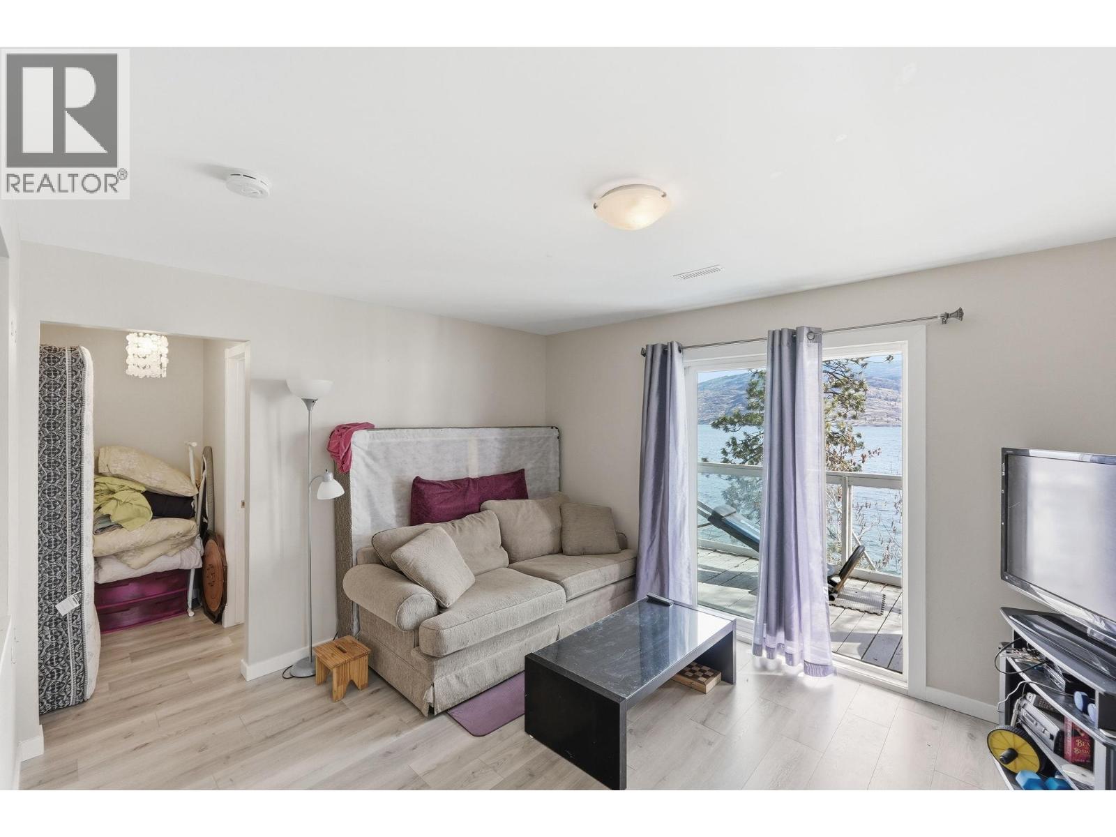 6251 Renfrew Road - 25