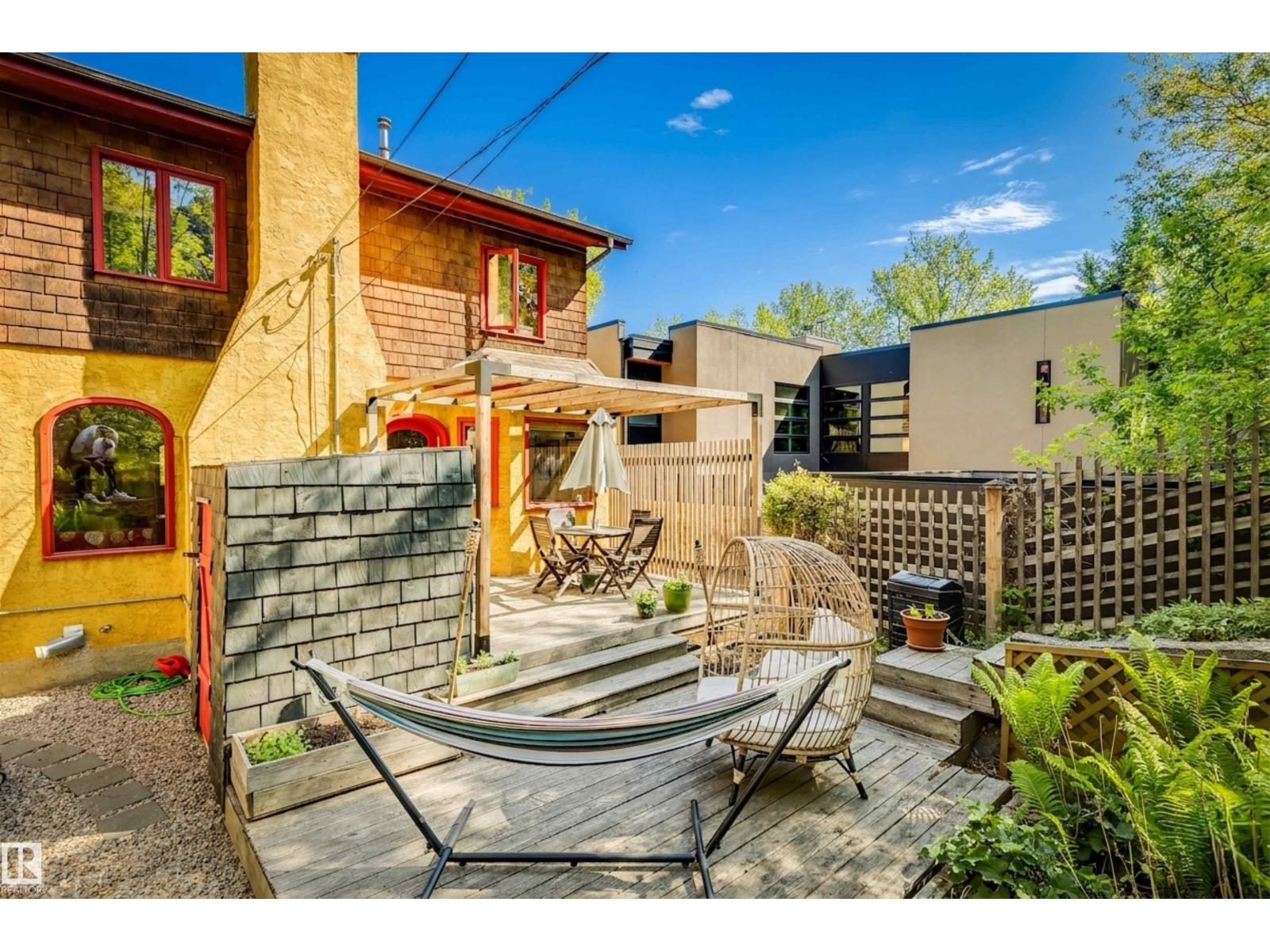 9655 87 AV NW - 16